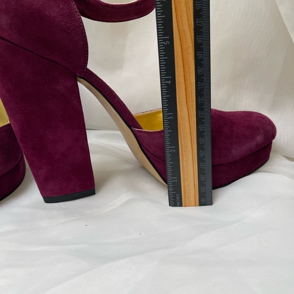 New in Box Nine West Suede Deep Cranberry Platform Size 10 - Picture 2 of 3